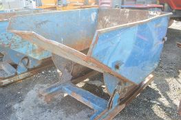 Fork lift tipping skip A568073