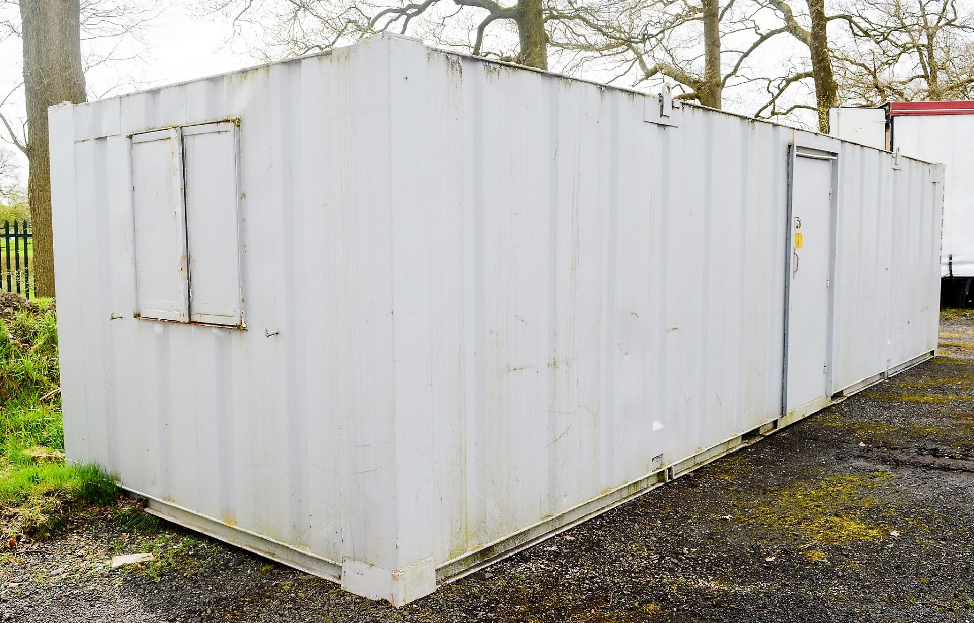 32 ft x 9 ft steel anti-vandal office site unit comprising of: 2 office rooms c/w keys A409648