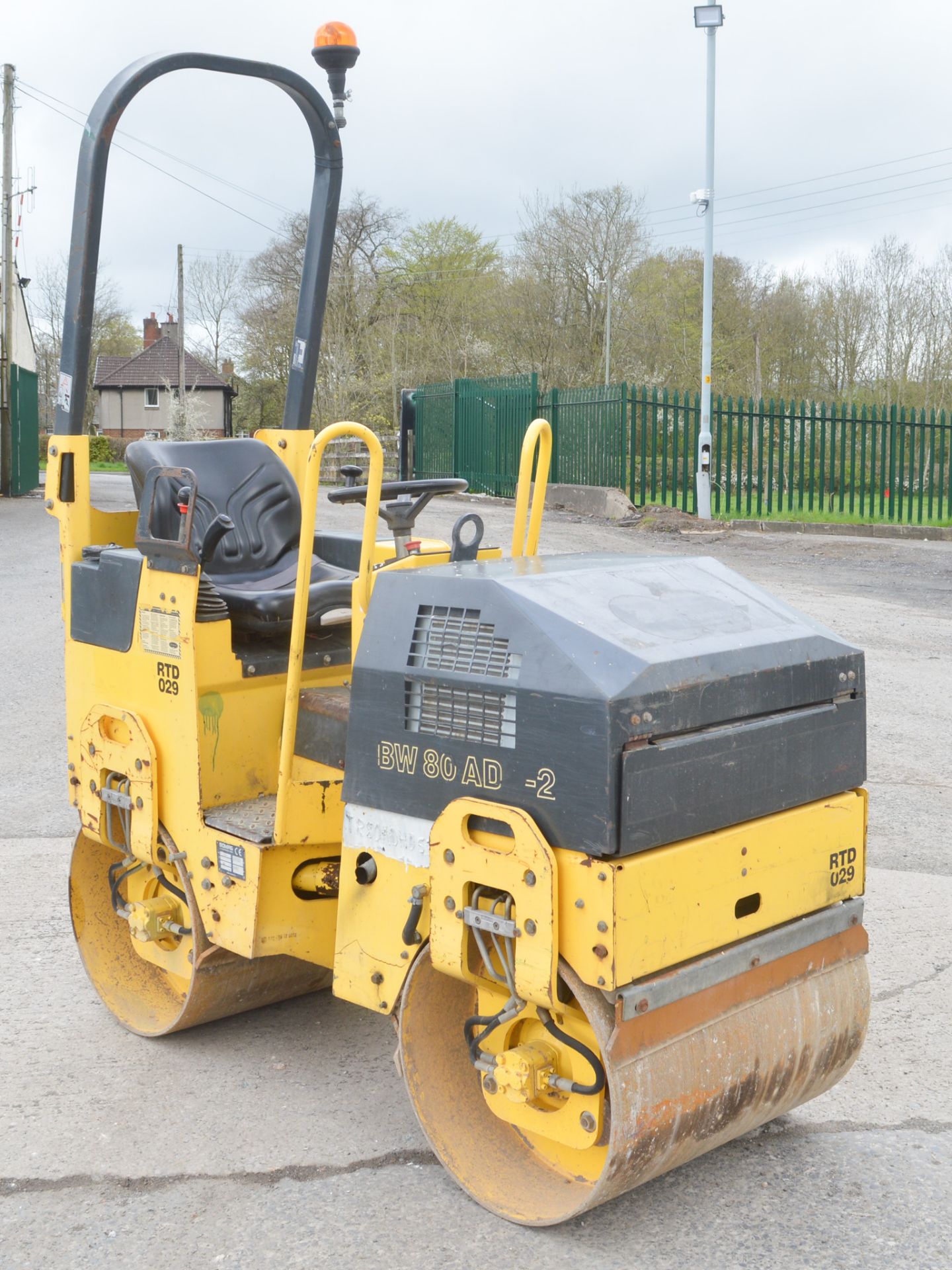Bomag BW80AD-2 double drum ride on roller  Year: 2006 S/N: 426052 Recorded hours: 869 RTD029 - Image 2 of 7