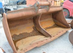 8 ft digging bucket to suit 40 tonne machine WP6