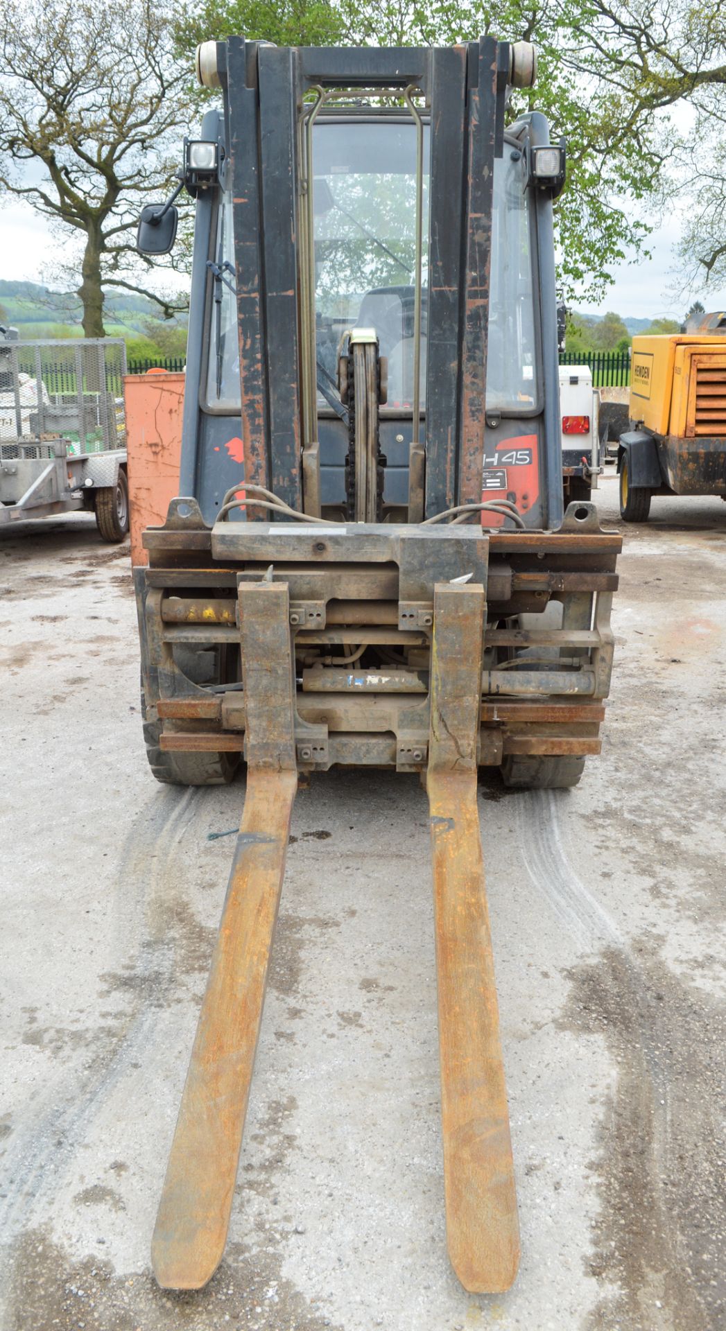 Linde H45D diesel driven fork lift truck Year: 2007 S/N: H2X394U03152 **Sold as non runner suspected - Image 5 of 9