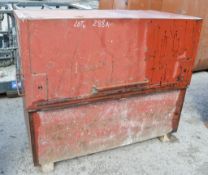 Steel tool store ** No keys but open ** WP12