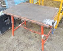 Collapsible site work bench c/w pipe vice A310065