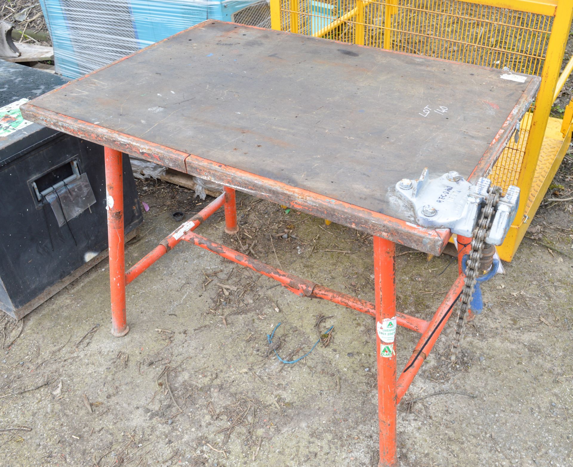 Collapsible site work bench c/w pipe vice A310065