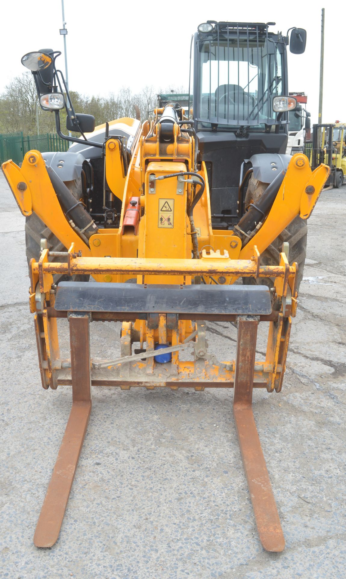 JCB 535-140 14 metre Hi-Viz telescopic handler  Year: 2013 S/N: 2180385 Recorded hours: 5193 5582A - Image 6 of 12