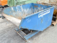 Fork lift tipping skip