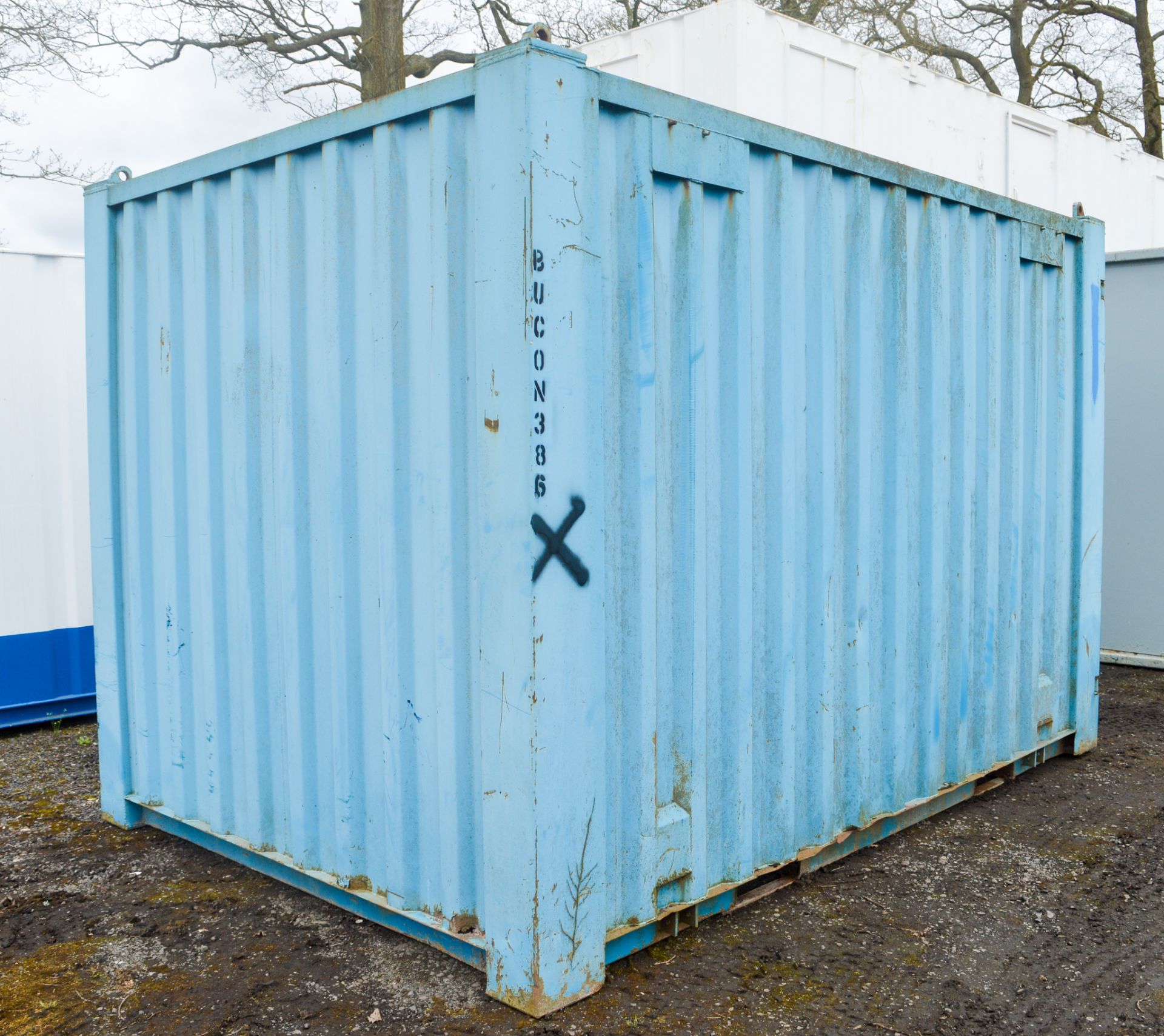 10 ft x 9 ft steel store site unit ** no keys padlock type door ** BUCON 386 - Image 3 of 5