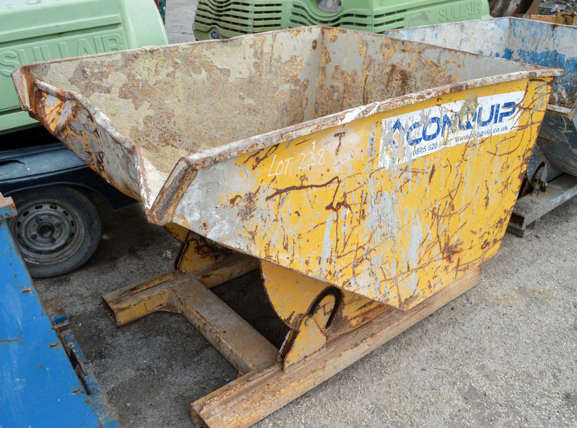 Fork lift tipping skip