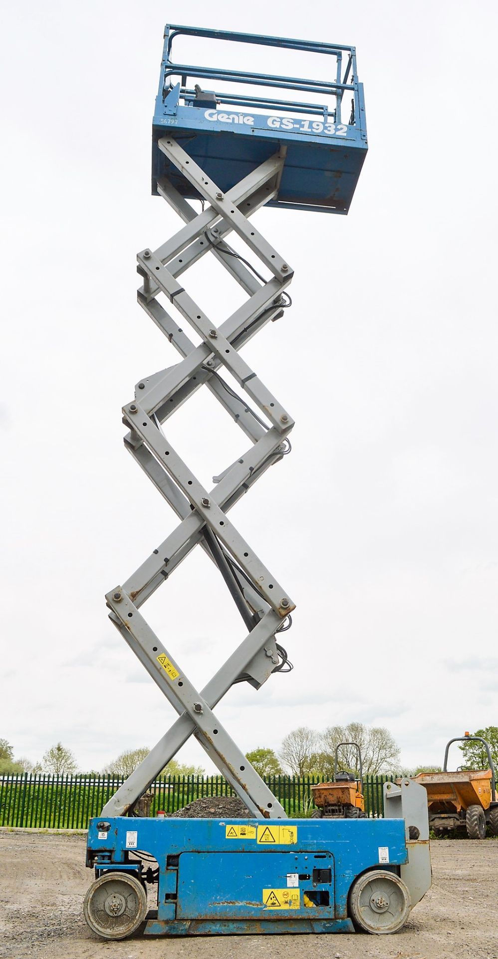 Genie GS1932 19ft battery electric scissor lift access platform Year: 2008 S/N: C286 Recorded Hours: - Image 4 of 4