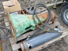 Montebert SC36 hydraulic breaker Year: 2013 **For spares**