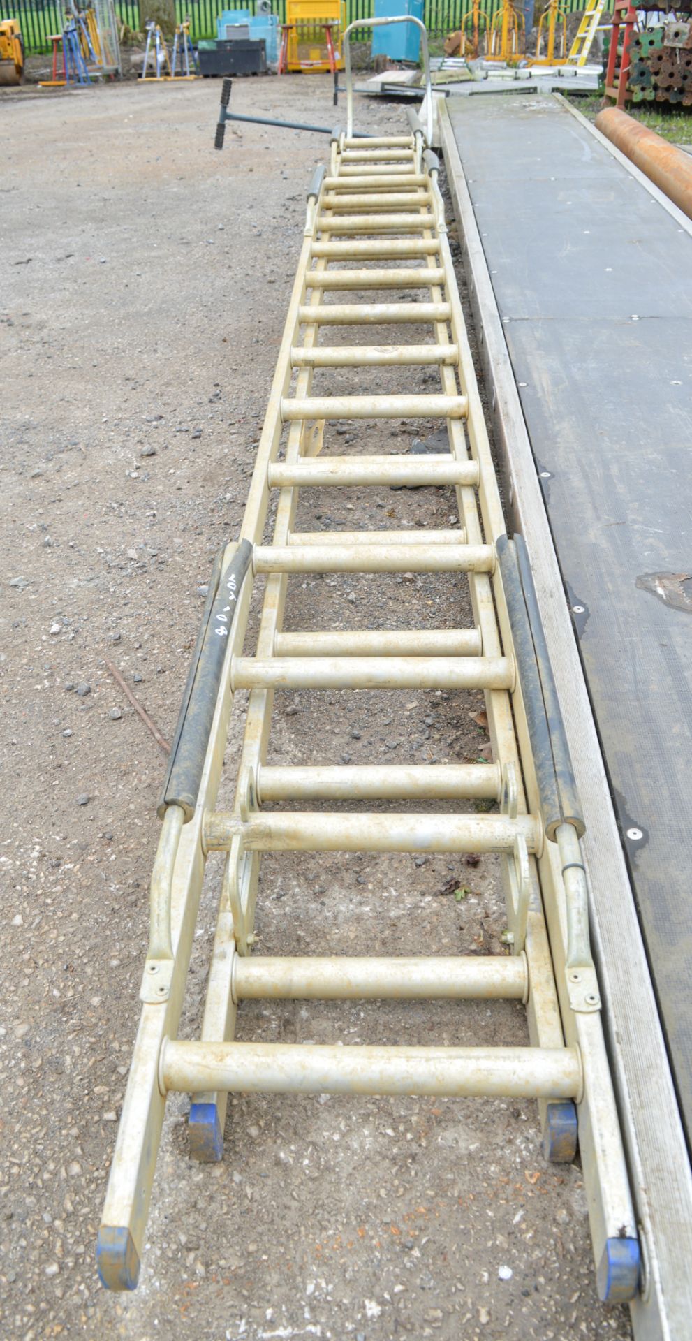 Clow aluminium roofing ladder A731664