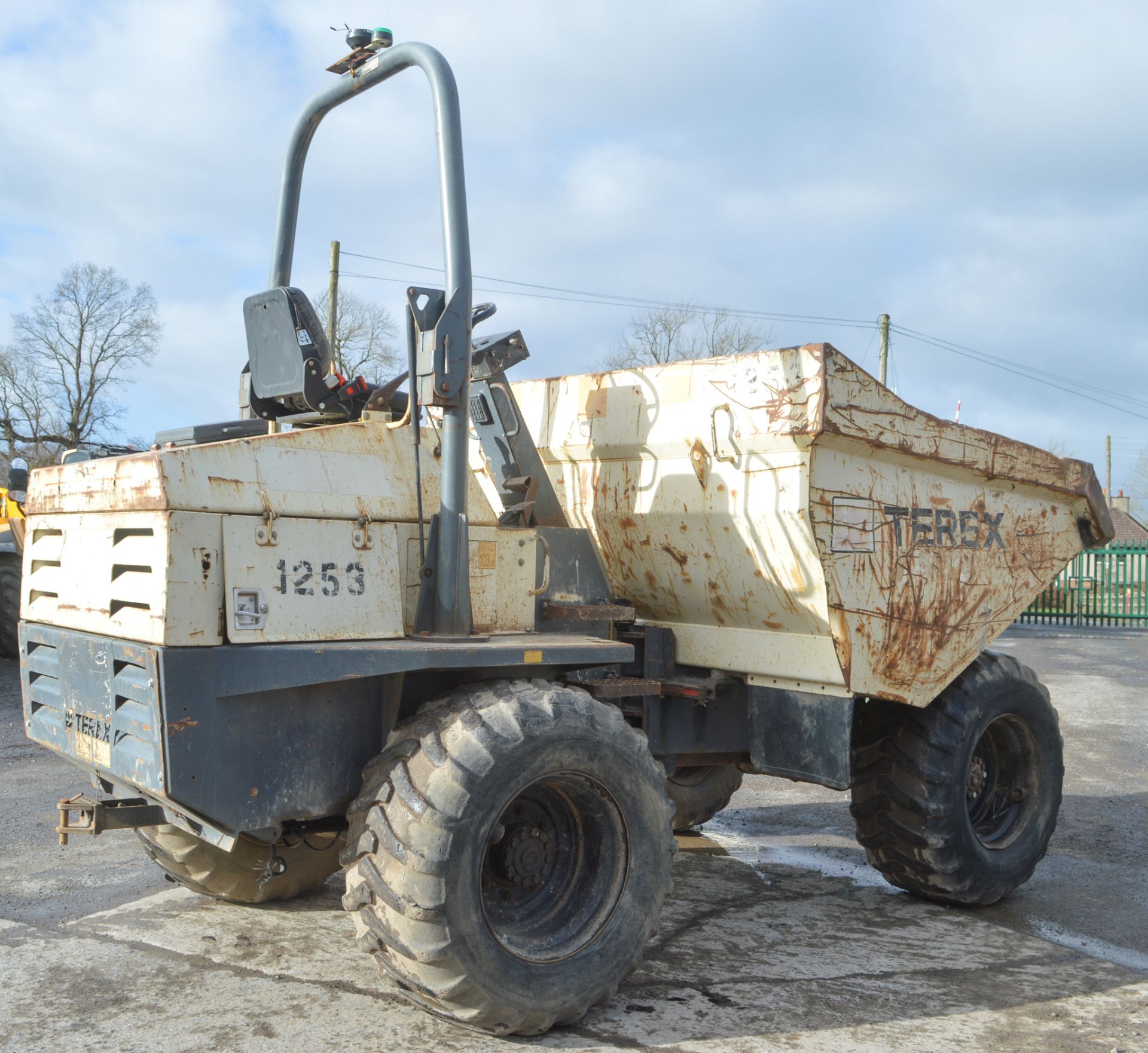 Benford Terex 9 tonne straight skip dumper Year: 2007 S/N: E704FM227 Recorded Hours: 4077 1253 - Image 3 of 11