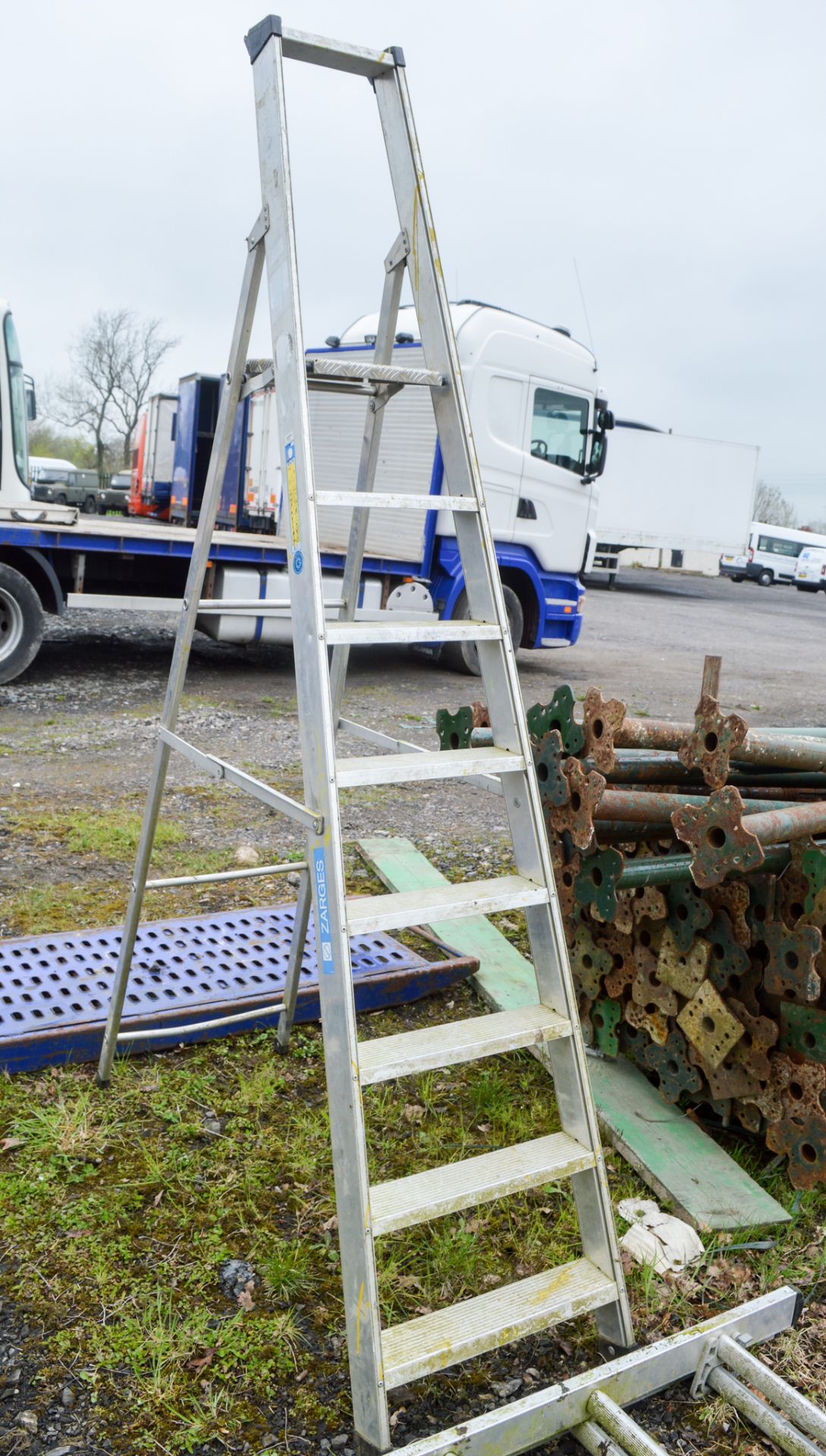 8 tread aluminium step ladder A662544