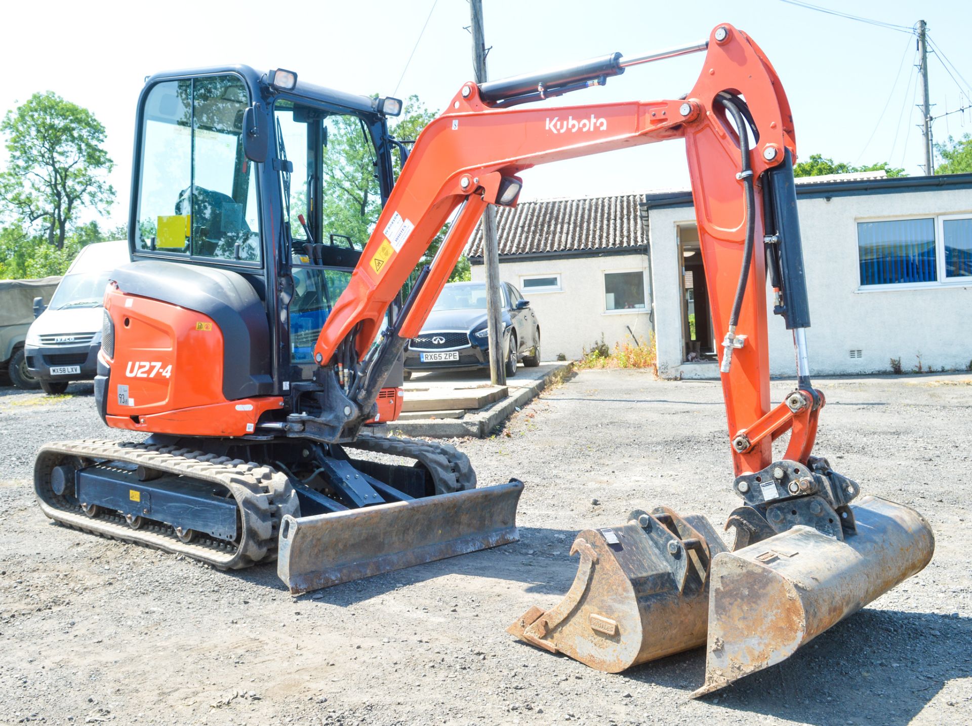 Kubota U27-4 2.7 tonne zero tail swing rubber tracked excavator Year: 2017 S/N: 60839 Recorded - Image 4 of 12