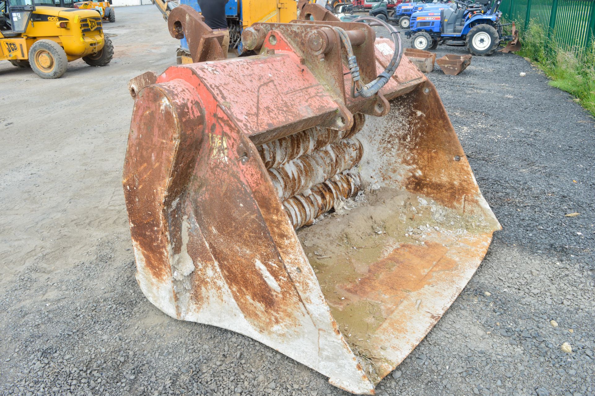 Hydraulic 6ft crusher bucket - Image 2 of 4