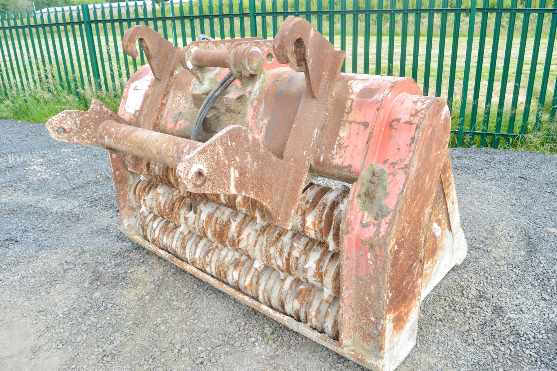 Hydraulic 6ft crusher bucket - Image 3 of 4