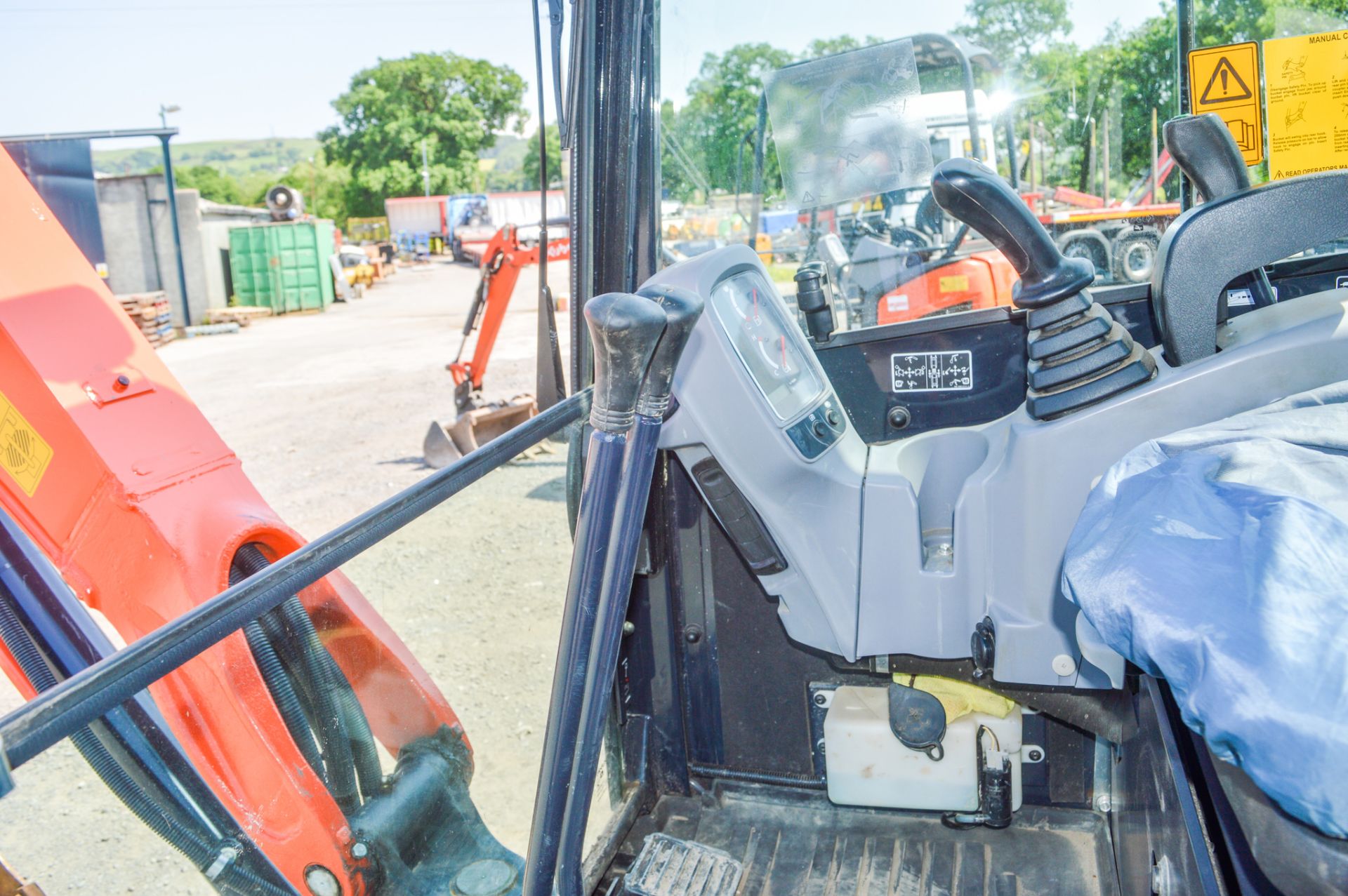 Kubota U27-4 2.7 tonne zero tail swing rubber tracked excavator Year: 2017 S/N: 60839 Recorded - Image 12 of 12