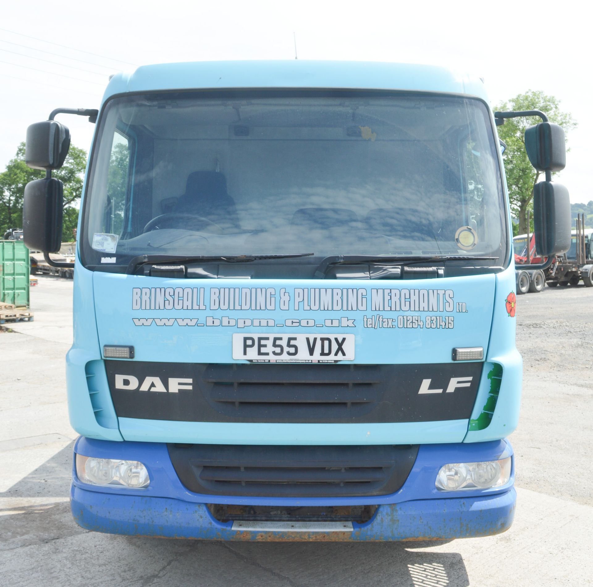 DAF LF 7.5 tonne 4x2 tipper lorry Registration number: PE55 VDX DOR: 21/11/ - Image 6 of 10