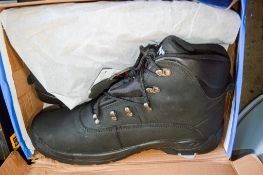 Pair of Click black safety boots Size 13