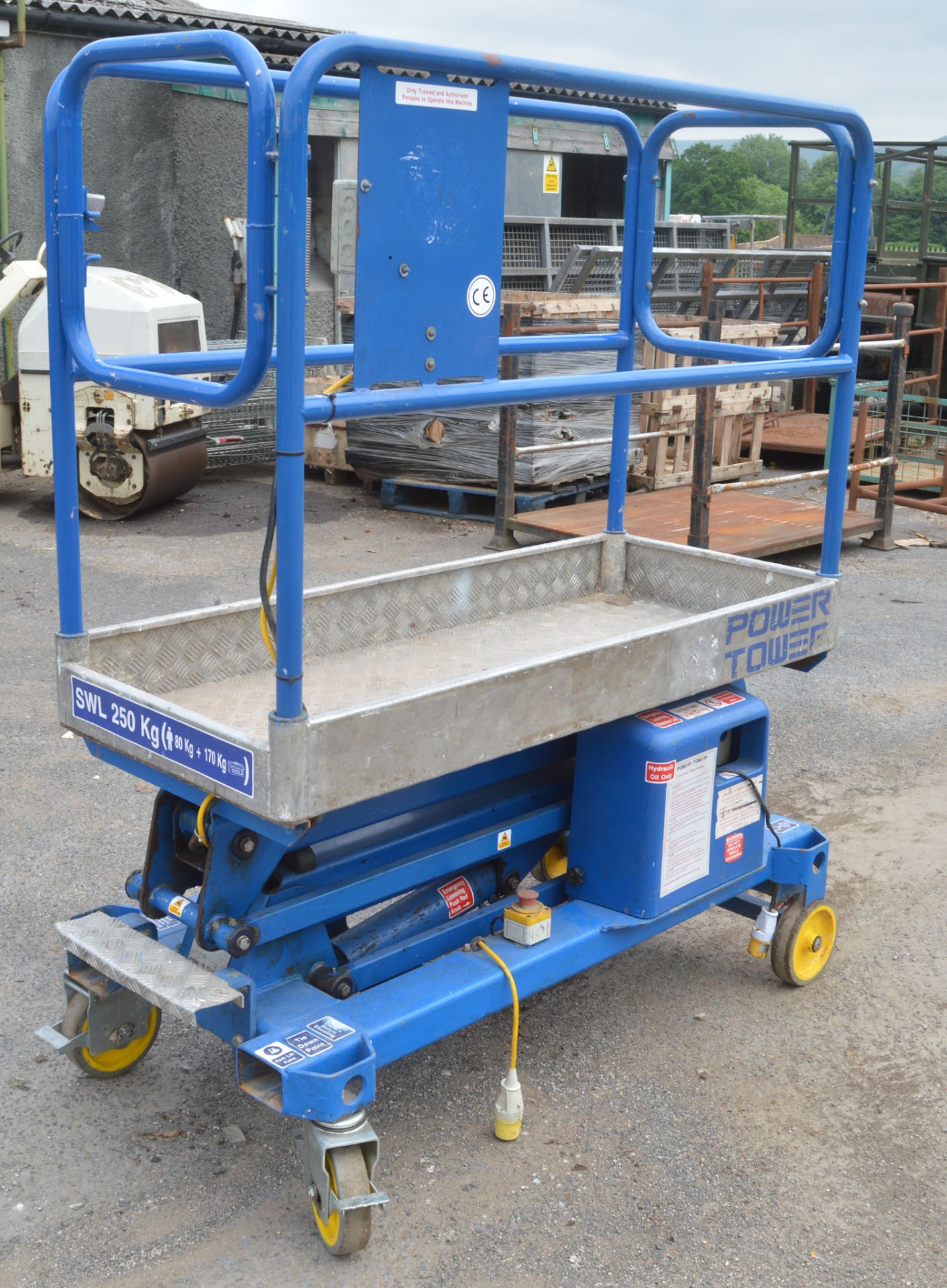 Power Tower PTE51 battery electric scissor lift access platform  Year: 2008 c/w loler certificate - Image 4 of 5