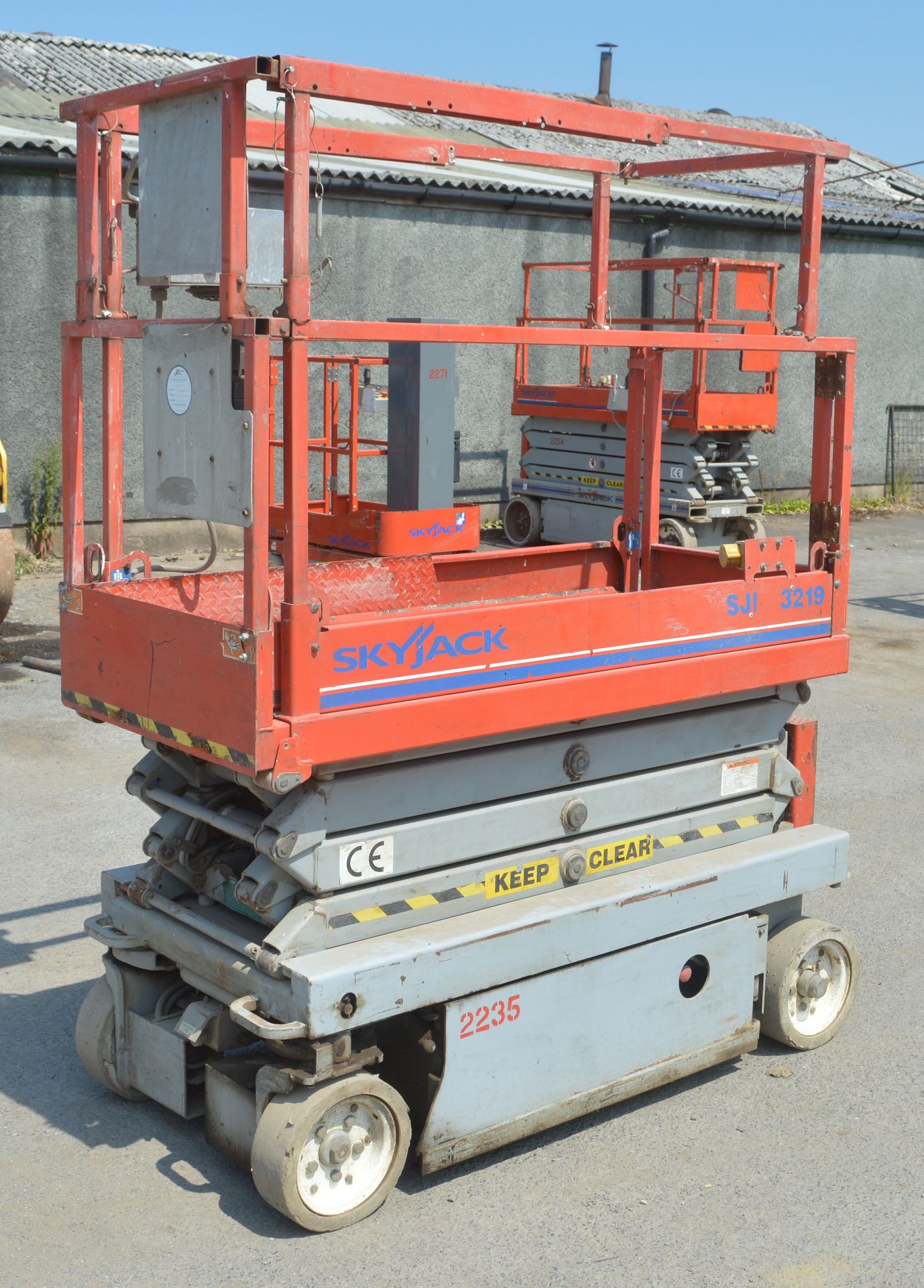 Skyjack SJ111 3219 battery electric scissor lift access platform Year:  S/N: 22013321 2235 - Image 3 of 7