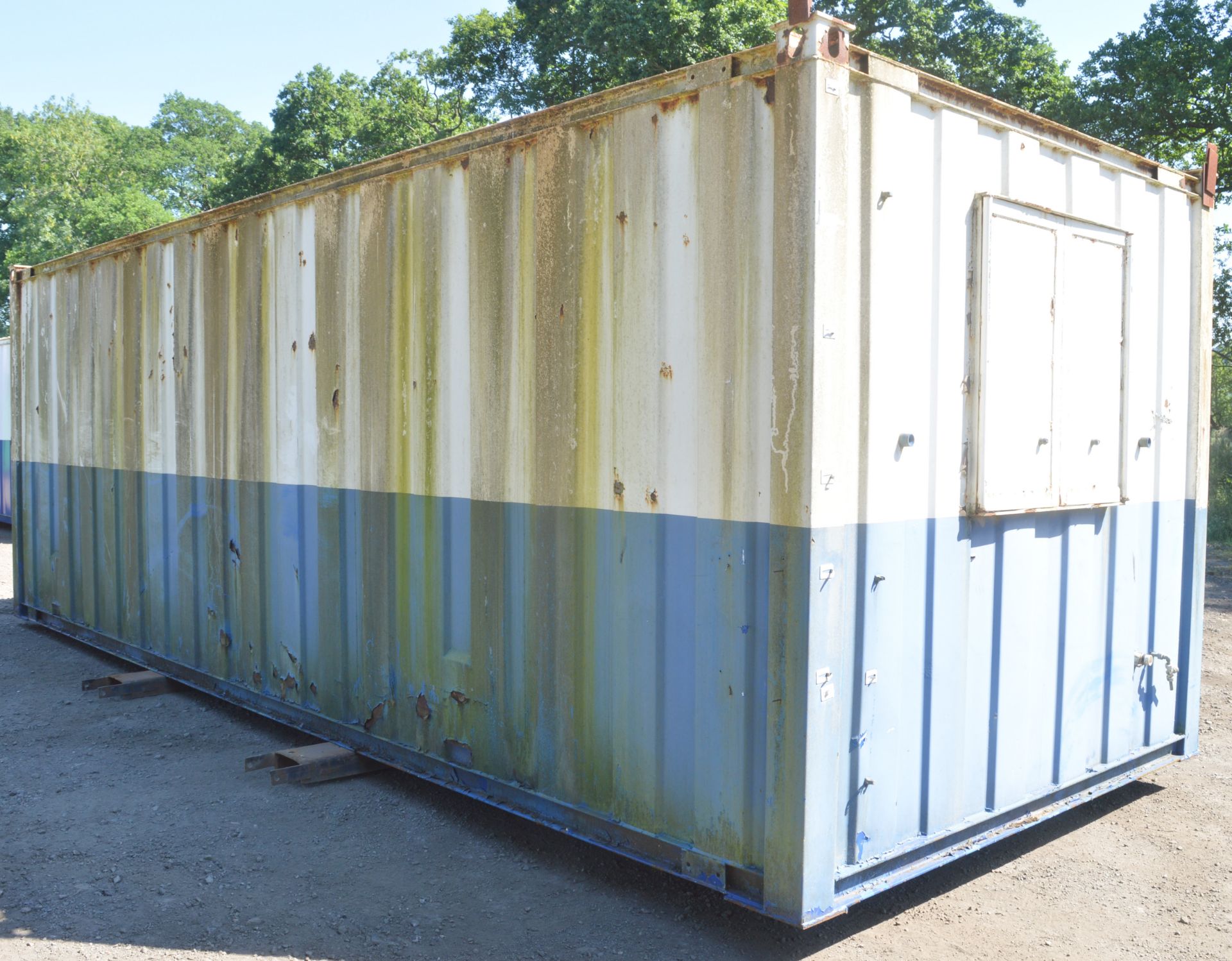 24 ft x 9 ft steel anti vandal office site unit ** No keys but unlocked BV138 - Image 4 of 6