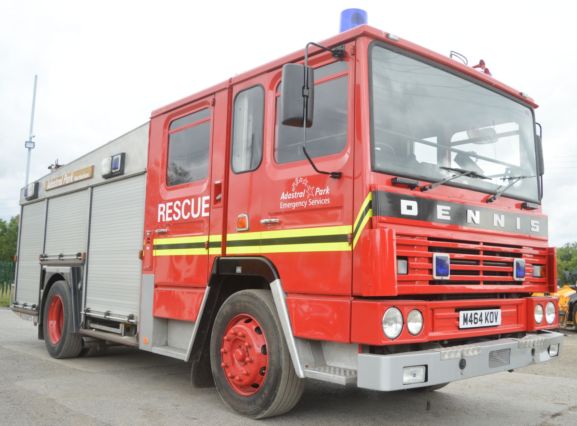 Dennis SS239 4x2 12 tonne crew cab fire engine Registration number: M464 KOV Date of registra - Image 2 of 20