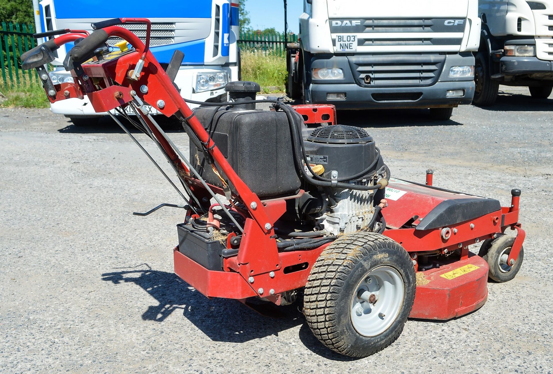 Ferris FW32 32 inch petrol driven walk behind mower S/N: 2016341222 - Image 4 of 6