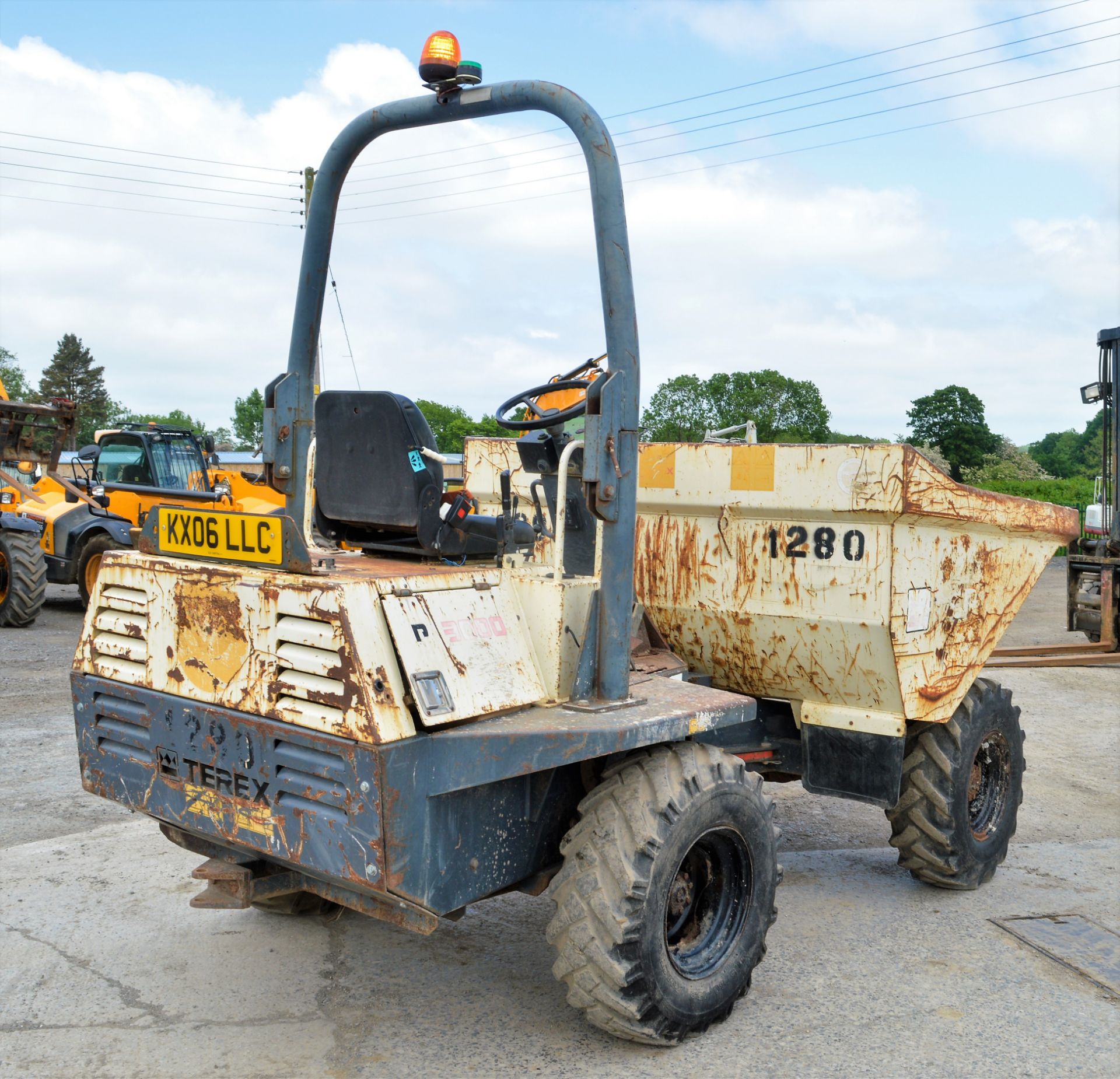 Benford Terex PT3000 3 tonne straight skip dumper Year: 2006 S/N: E603FR029 Recorded Hours: 3213 - Image 4 of 11