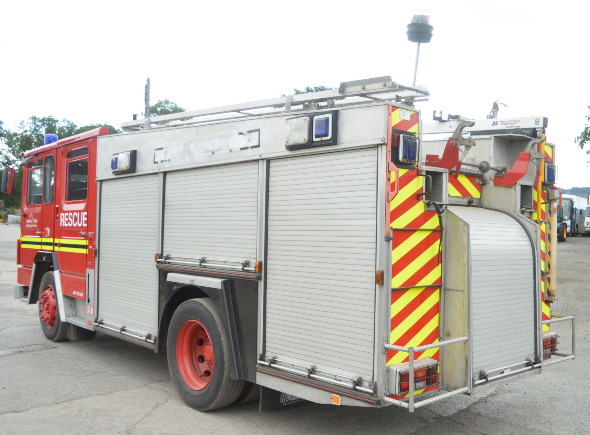 Dennis SS239 4x2 12 tonne crew cab fire engine Registration number: M464 KOV Date of registra - Image 5 of 20