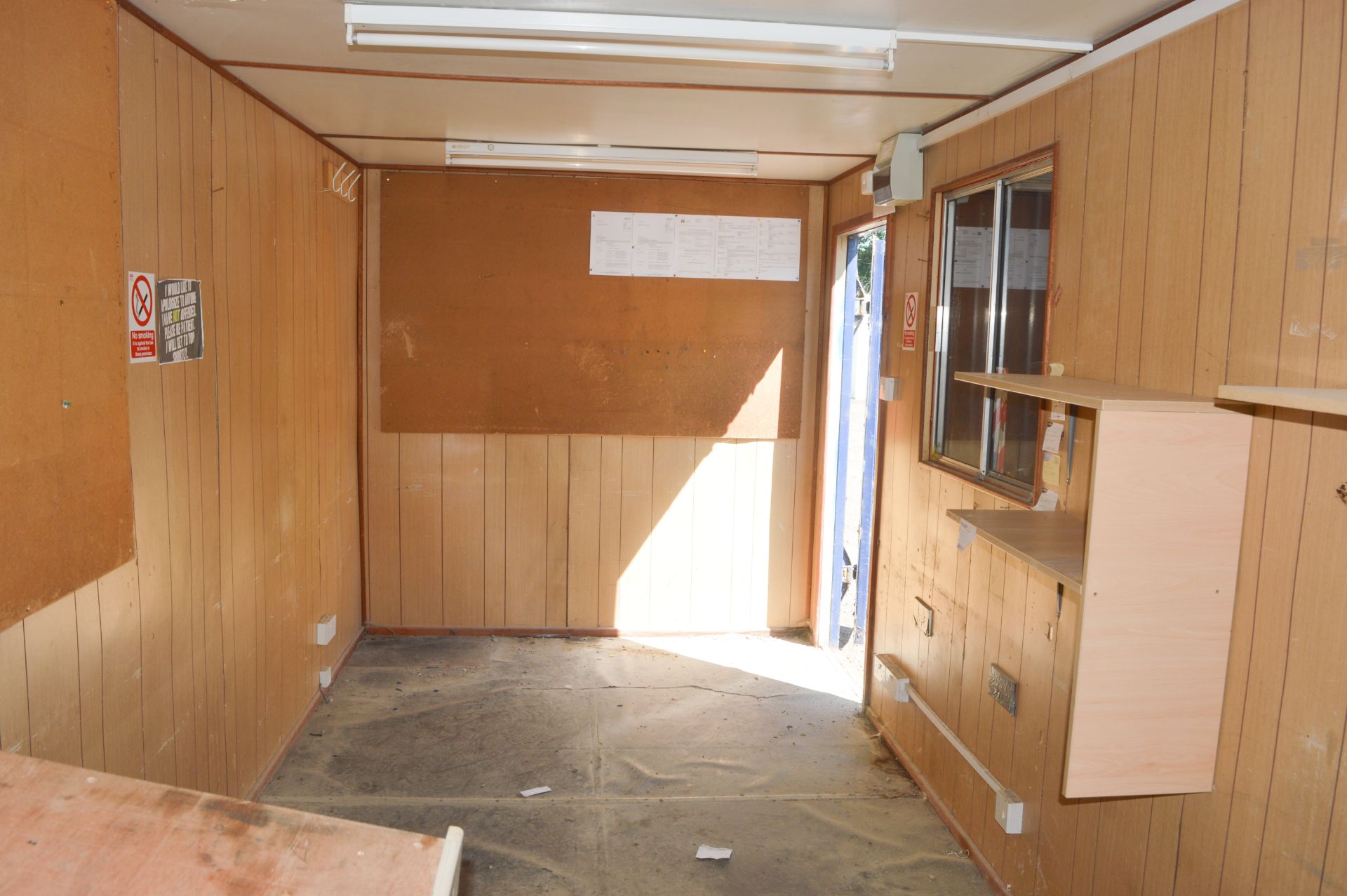 20 ft x 8 ft steel office site unit (converted shipping container) ** No keys but unlocked ** 93 BC - Image 6 of 6