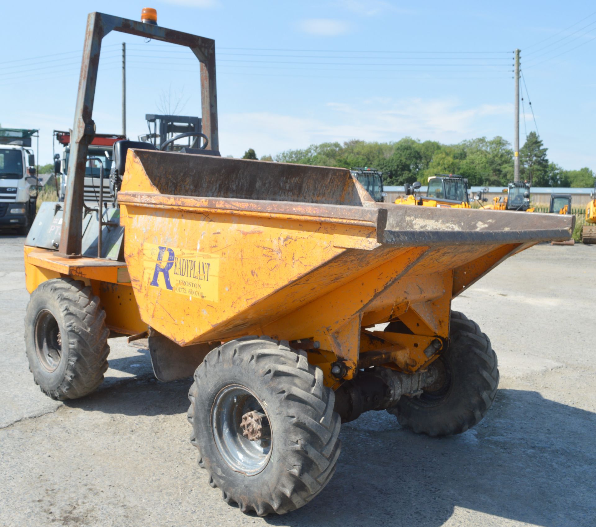 Benford Terex PT3000 3 tonne straight skip dumper  Year:  S/N: EY07AR267 Recorded hours: 803 P2077 - Image 2 of 11