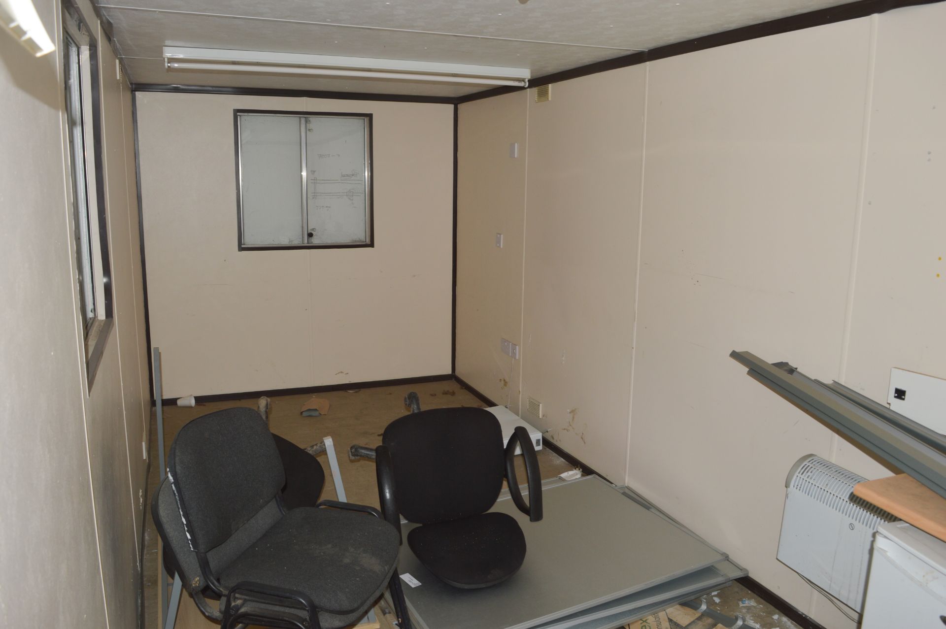 20 ft x 8 ft steel anti vandal office site unit  ** No keys but unlocked ** A501157 - Image 5 of 6