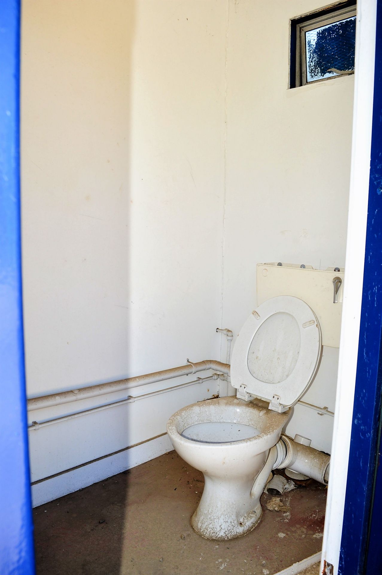 13 ft x 8 ft steel anti vandal jack leg  toilet site unit ** Locked on one door with padlock ** - Image 5 of 6