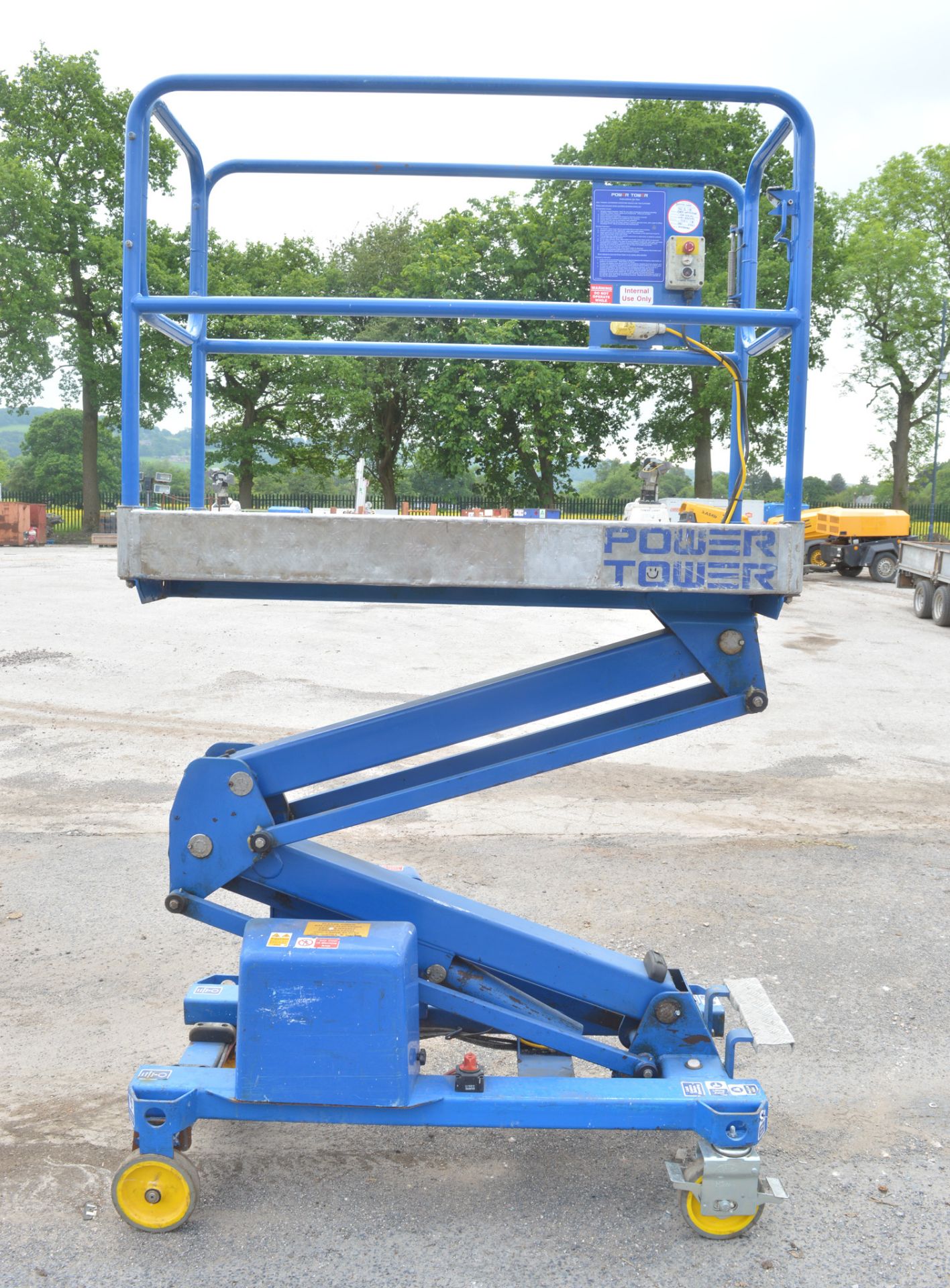 Power Tower PTE51 battery electric scissor lift access platform  Year: 2008 c/w loler certificate - Image 5 of 5