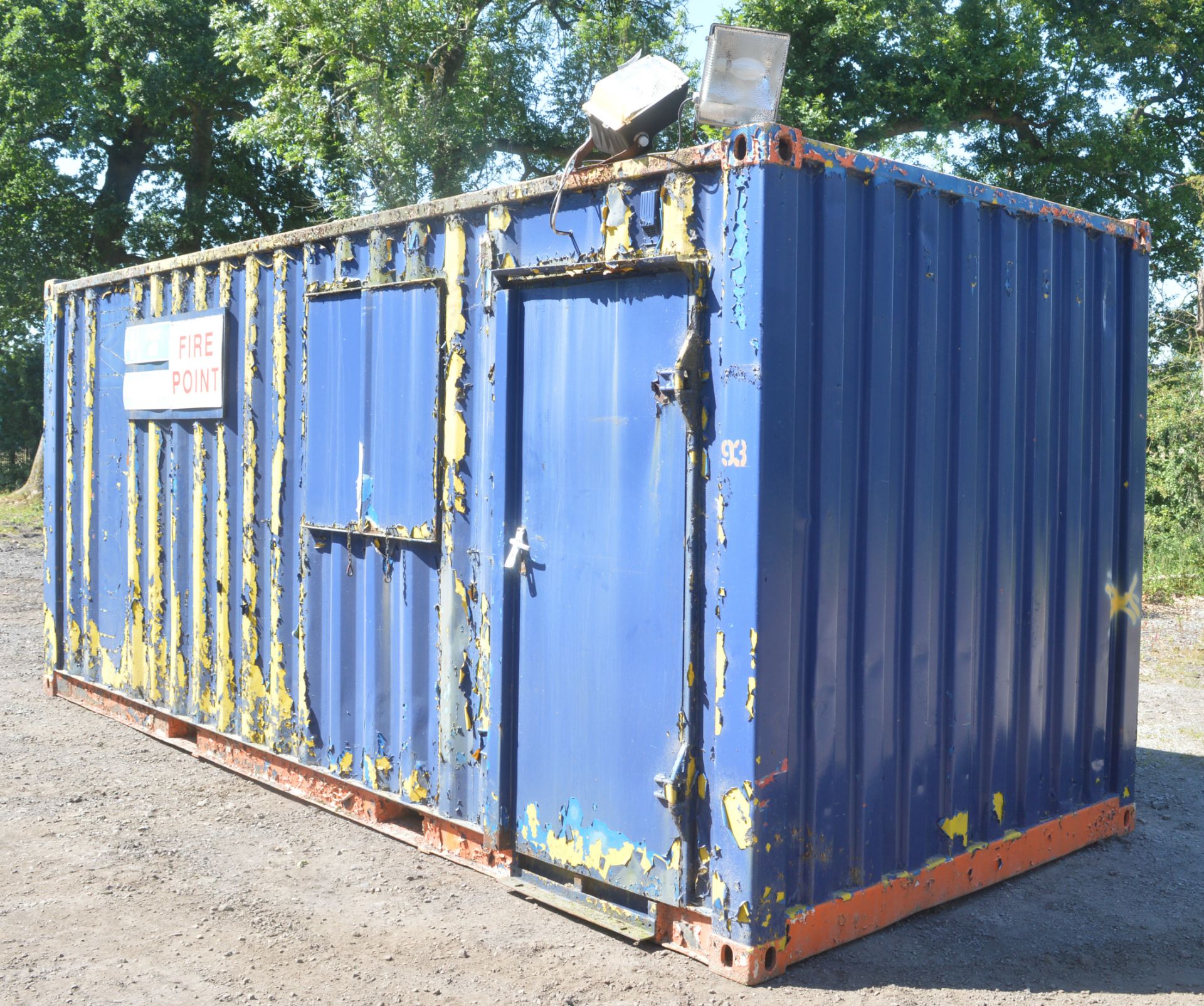 20 ft x 8 ft steel office site unit (converted shipping container) ** No keys but unlocked ** 93 BC - Image 4 of 6