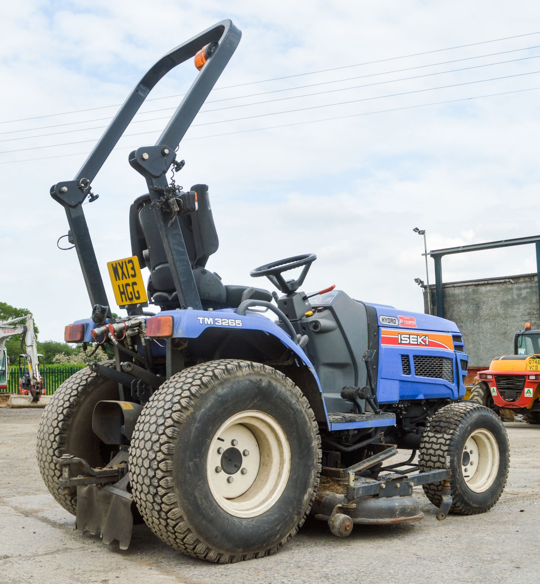 Iseki TN3265 diesel driven hydrostatic 4WD compact tractor Year: 2012 S/N: 000770 Recorded Hours: - Image 4 of 10