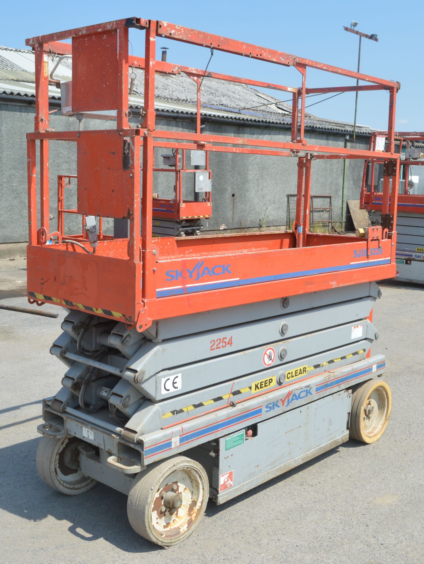 Skyjack SJ111 3226 battery electric scissor lift access platform Year: 2009 S/N: M27000176 2254 - Image 3 of 7