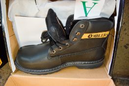 Pair of Ambles black safety boots Size 9
