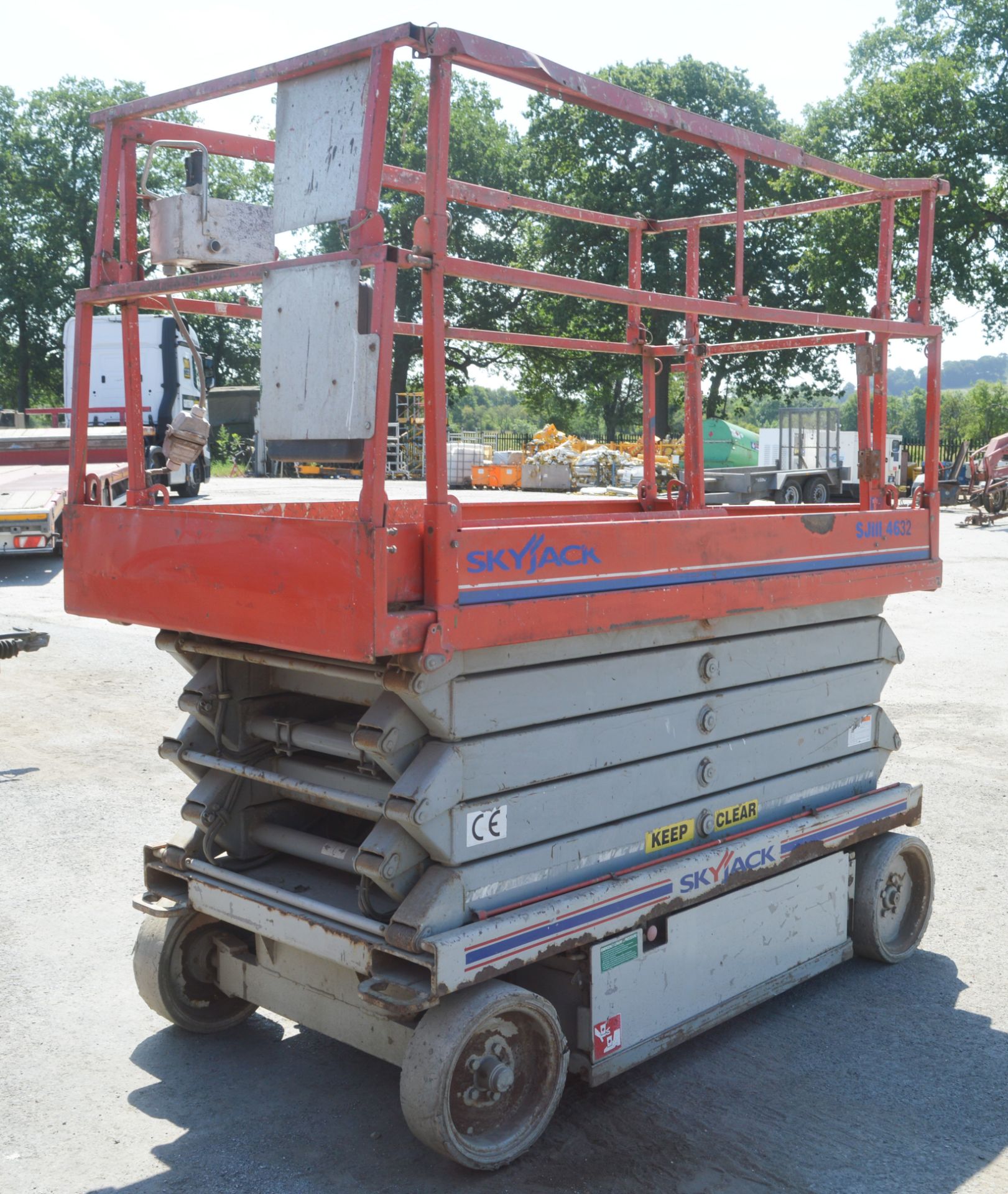 Skyjack SJ111 4632 battery electric scissor lift access platform Year: 2005 S/N: 713535 - Image 3 of 6