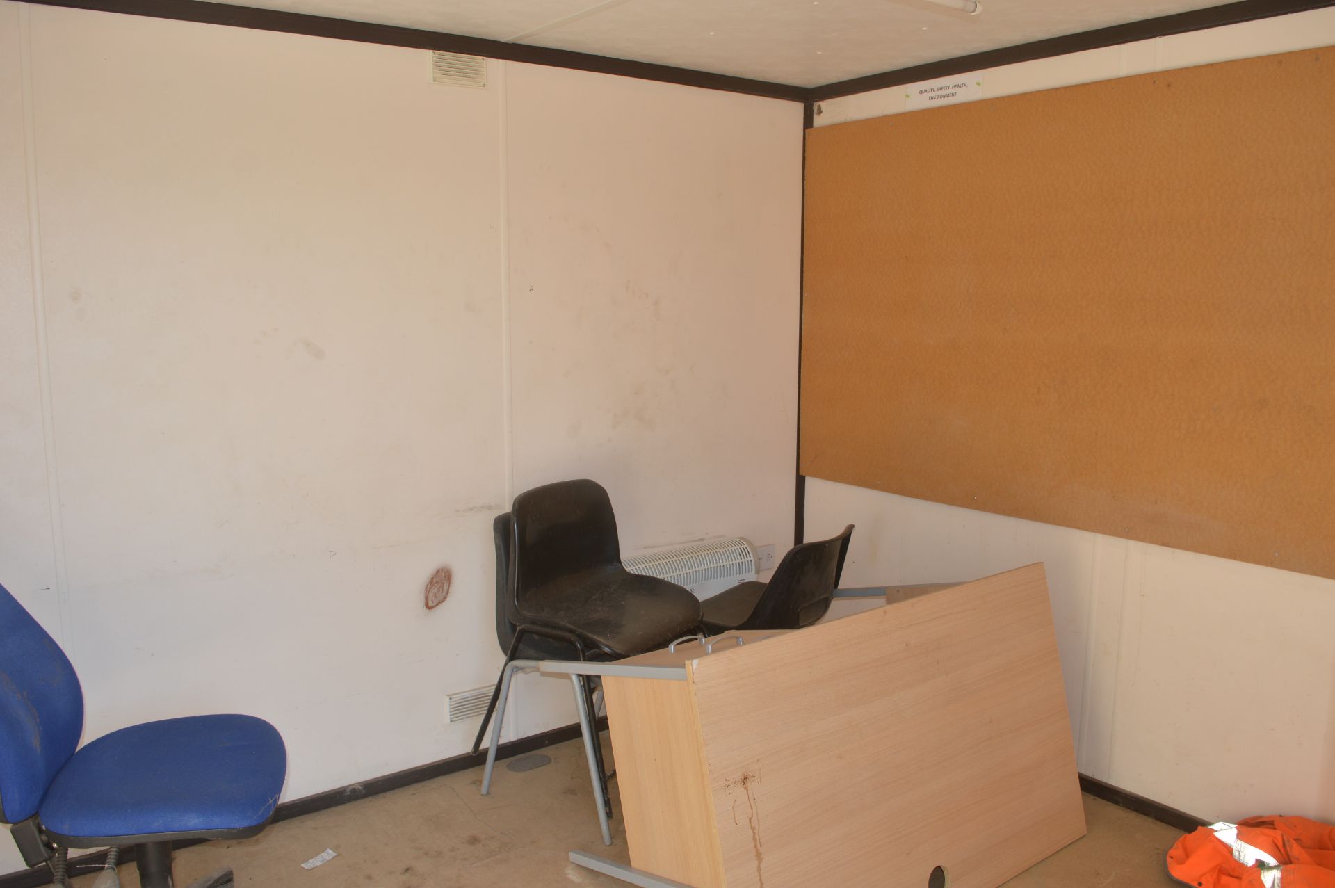 21 ft x 9 ft 50/50 steel anti vandal office/store site unit c/w keys in office A449648 - Image 5 of 7