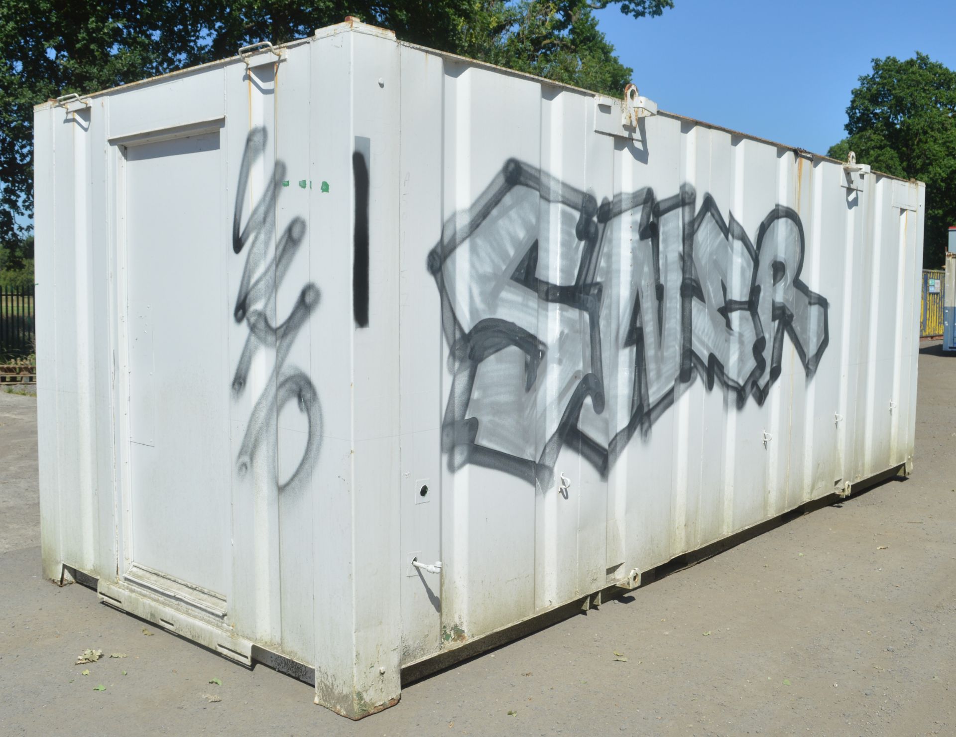 20 ft x 8 ft steel anti vandal office site unit  ** No keys but unlocked ** A501157 - Image 3 of 6