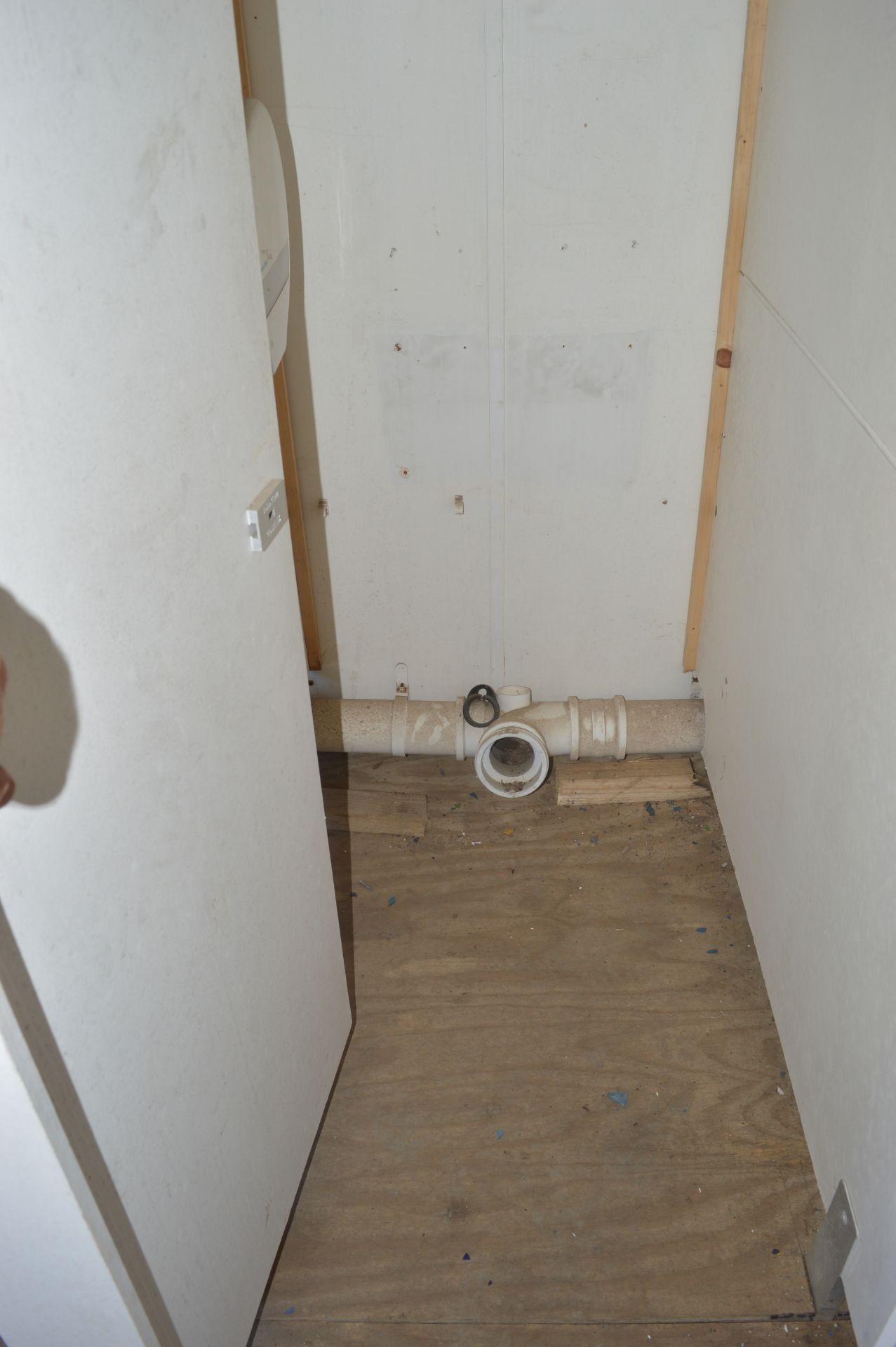 13 ft x 8 ft steel anti vandal jack leg toilet site unit ** No keys, but unlocked** 44 (BC) - Image 9 of 10