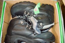Pair of Click black safety boots Size 10