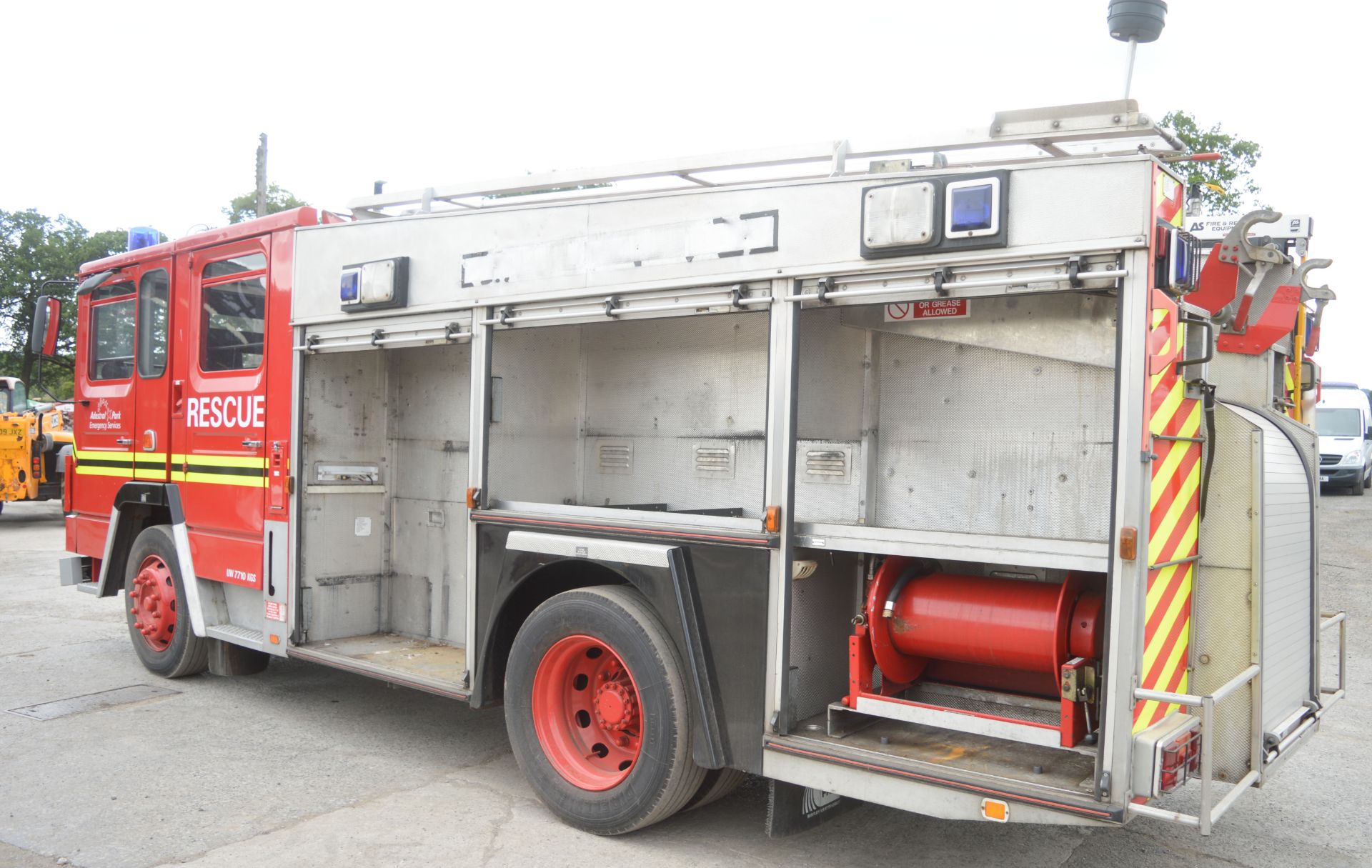 Dennis SS239 4x2 12 tonne crew cab fire engine Registration number: M464 KOV Date of registra - Image 17 of 20