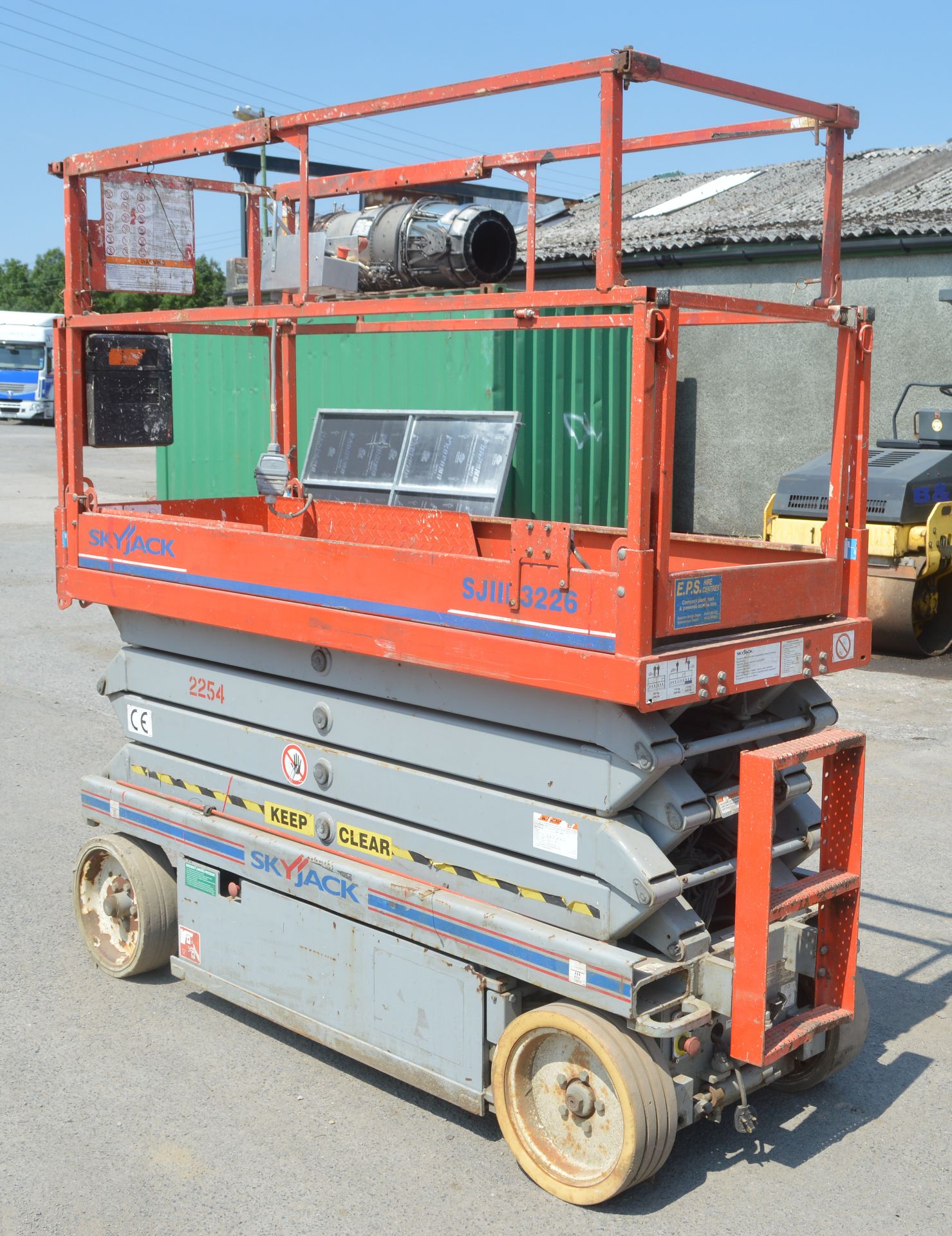 Skyjack SJ111 3226 battery electric scissor lift access platform Year: 2009 S/N: M27000176 2254 - Image 4 of 7