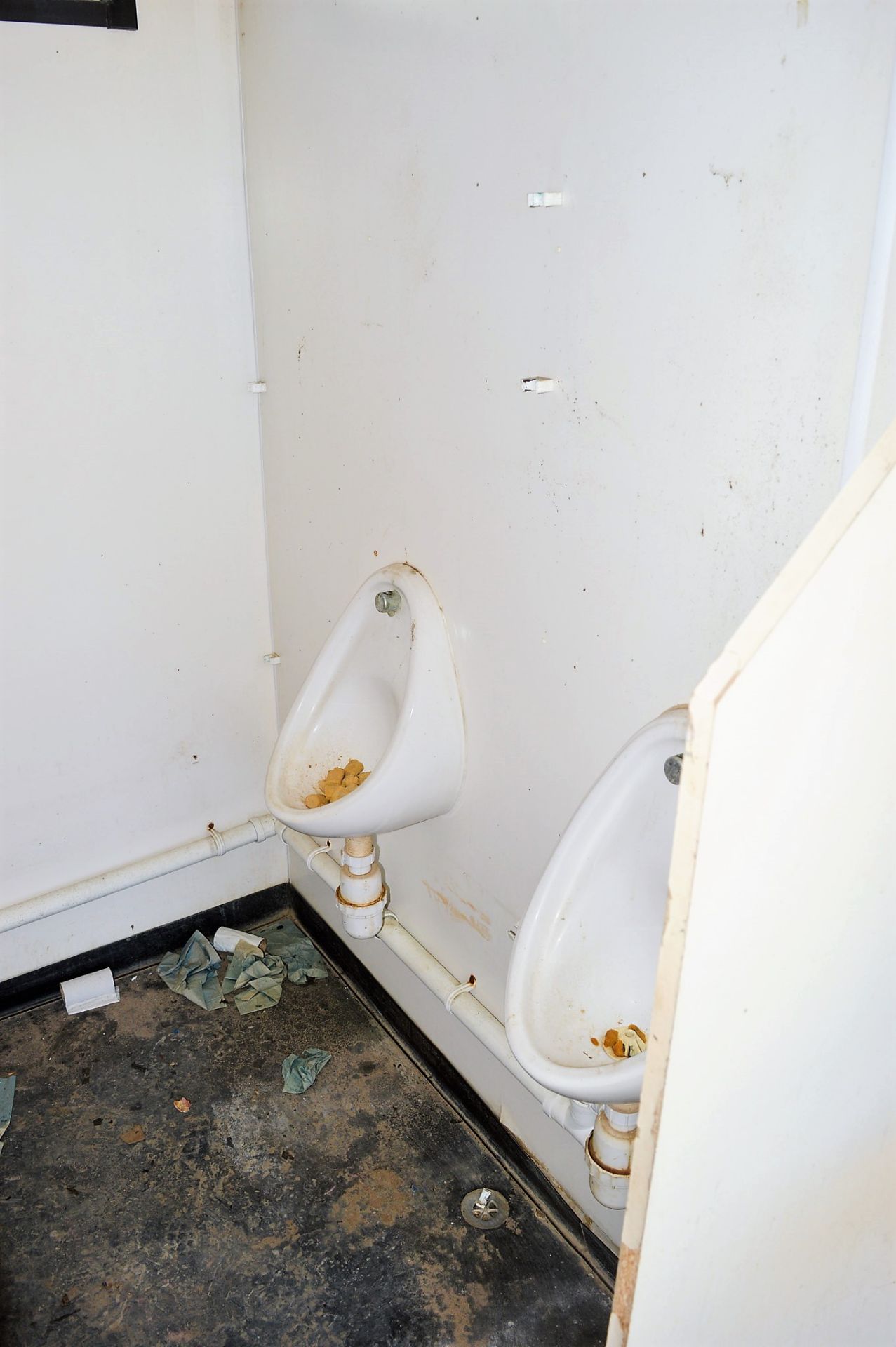 13 ft x 8 ft steel anti vandal jack leg  toilet site unit ** No keys, but unlocked** (Yellow tick) - Image 8 of 8