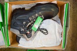 Pair of Click black safety boots Size 13