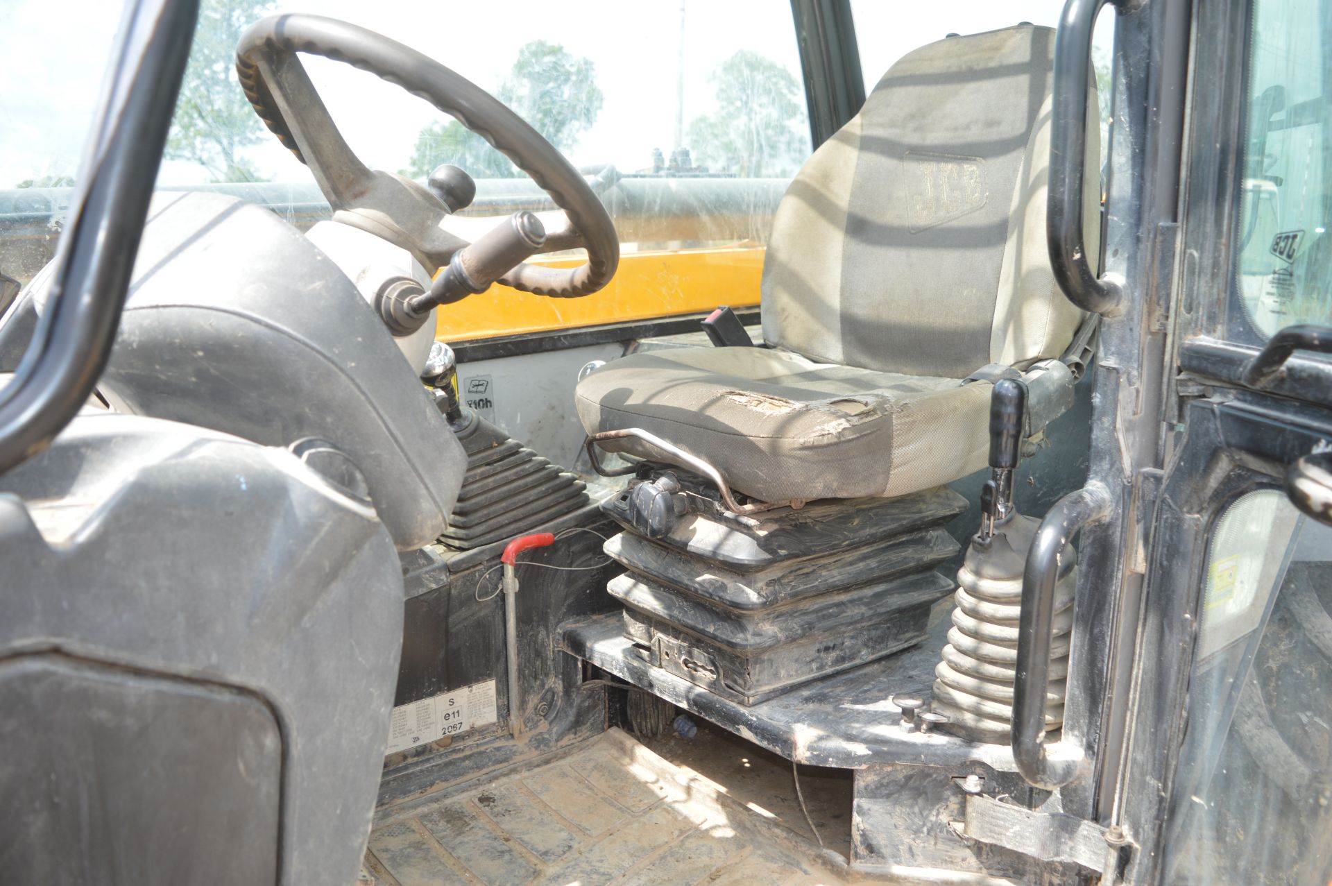 JCB 535-95 9.5 metre telescopic handler Year: 2009 S/N: 1515978 Recorded hours: 5246 c/w V5c Road - Image 12 of 13