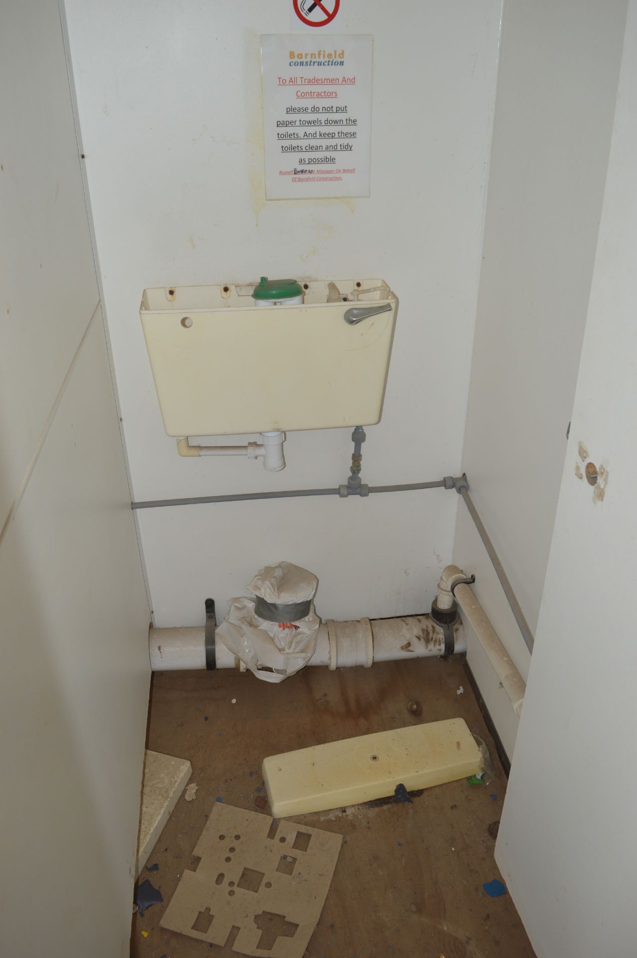 13 ft x 8 ft steel anti vandal jack leg toilet site unit ** No keys, but unlocked** 66 (BC) - Image 10 of 10